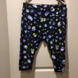 Like New! Champion womens Floral Capri athletic wear leggings Pants plus size 2X